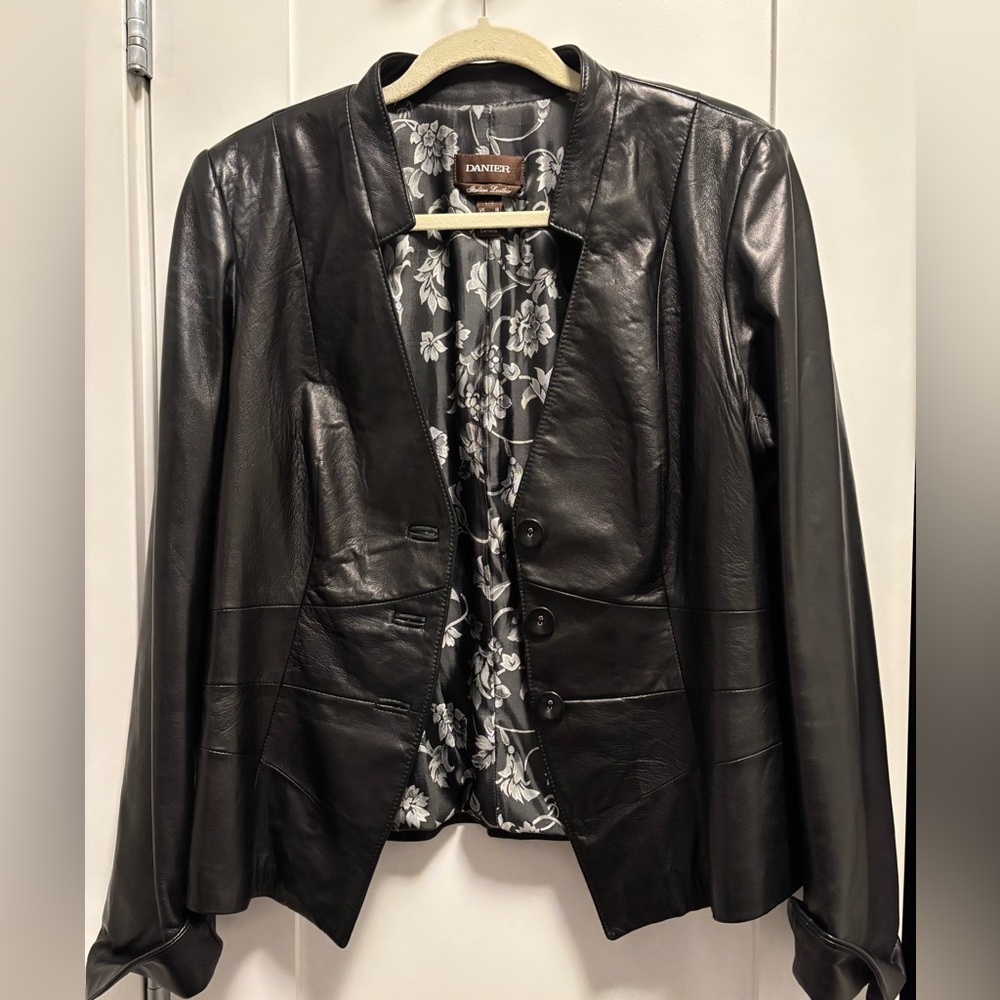 Danier Made in Canada 🇨🇦 Pristine Vintage Italian Leather Jacket blazer